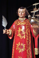São Vicente, patrono de Lisboa, representado com a tradicional dalmática encarnada